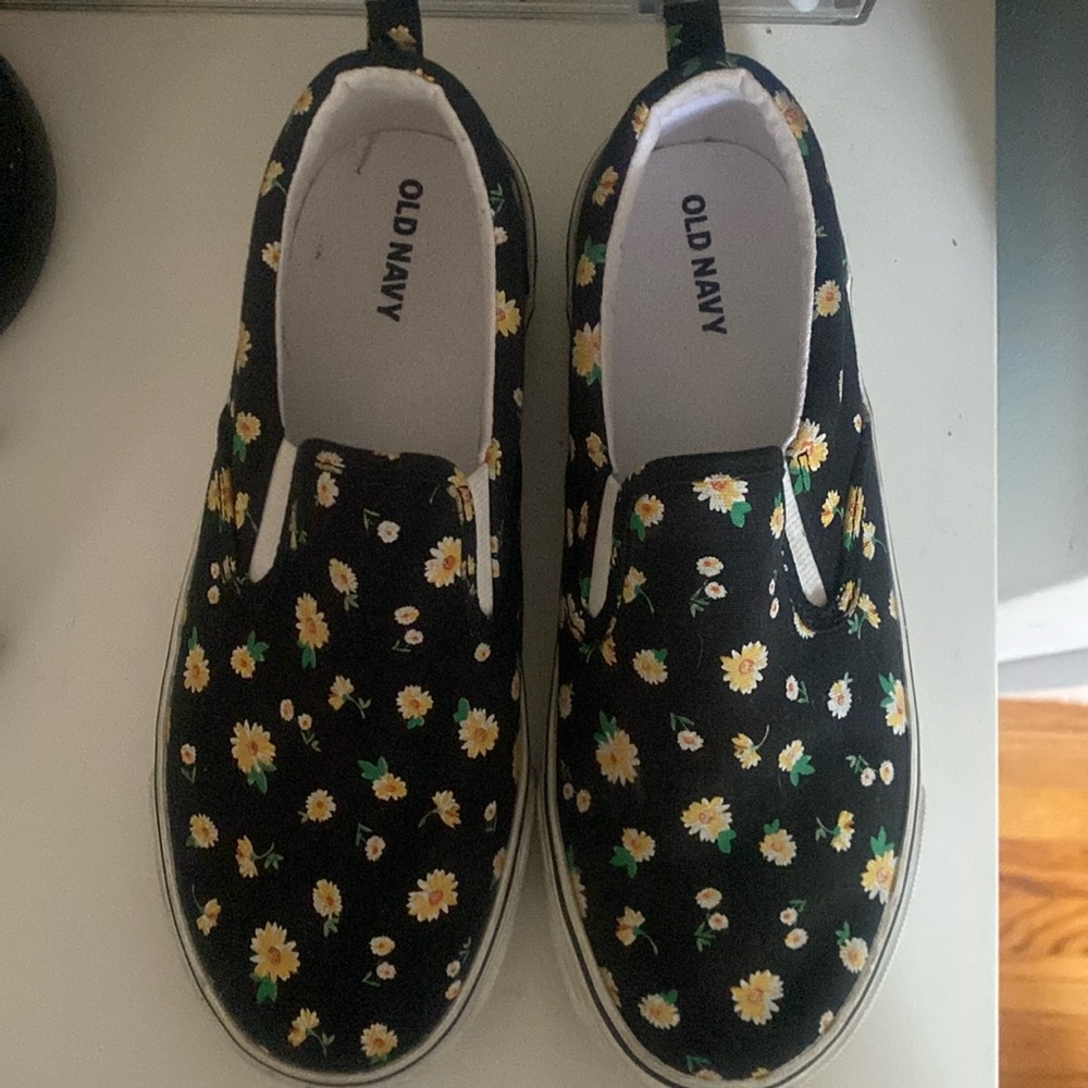 Old navy girls slip on shoes size 4. Gently worn